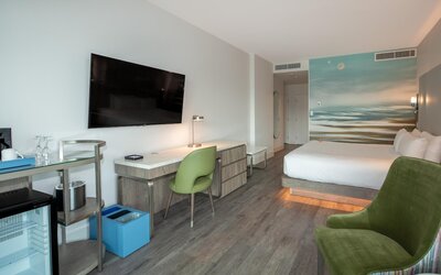 Coast Coal Harbour Vancouver Hotel by APA
