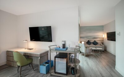 Coast Coal Harbour Vancouver Hotel by APA