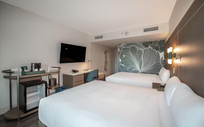 Coast Coal Harbour Vancouver Hotel by APA