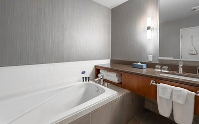 Coast Coal Harbour Vancouver Hotel by APA
