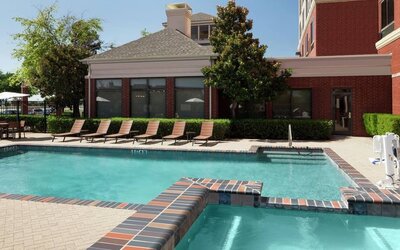 Relaxing outdoor pool at Hilton Garden Inn Dallas/Allen.