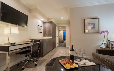 Executive Suites Hotel Metro Vancouver