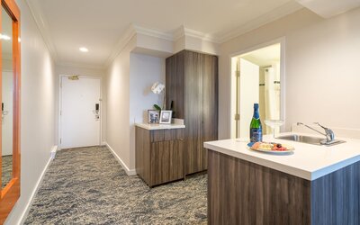 Executive Suites Hotel Metro Vancouver