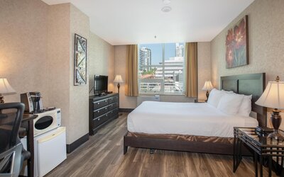 Coast Lonsdale Quay Hotel