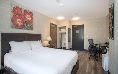 Coast Lonsdale Quay Hotel
