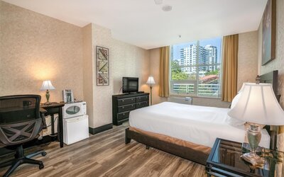 Coast Lonsdale Quay Hotel