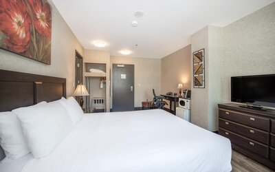 Coast Lonsdale Quay Hotel