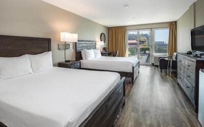 Coast Lonsdale Quay Hotel