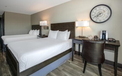 Coast Lonsdale Quay Hotel