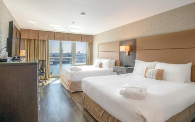Coast Lonsdale Quay Hotel