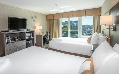 Coast Lonsdale Quay Hotel