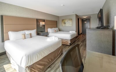 Coast Lonsdale Quay Hotel