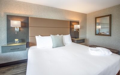 Coast Lonsdale Quay Hotel