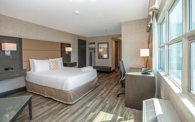 Coast Lonsdale Quay Hotel