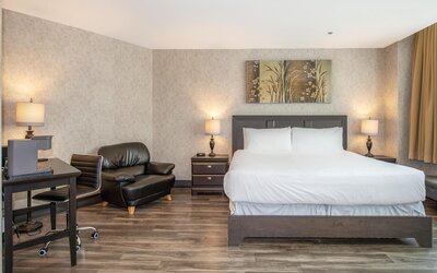 Coast Lonsdale Quay Hotel