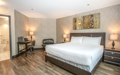 Coast Lonsdale Quay Hotel