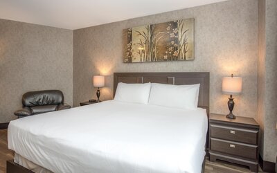 Coast Lonsdale Quay Hotel