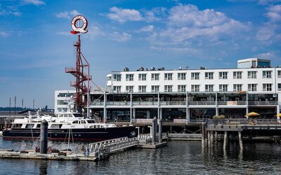 Coast Lonsdale Quay Hotel