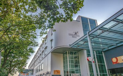 Coast Lonsdale Quay Hotel