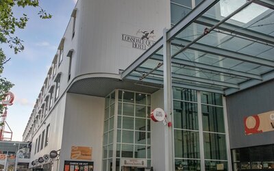 Coast Lonsdale Quay Hotel