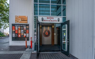 Coast Lonsdale Quay Hotel