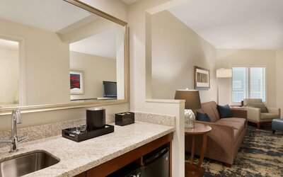 Suite, 2 Queen Beds, Accessible