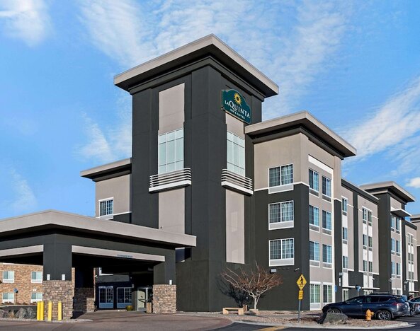 La Quinta Inn & Suites by Wyndham Denver Gateway Park
