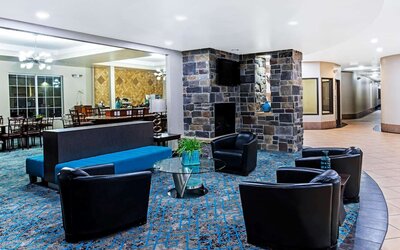 La Quinta Inn & Suites by Wyndham Denver Gateway Park