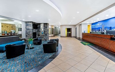 La Quinta Inn & Suites by Wyndham Denver Gateway Park