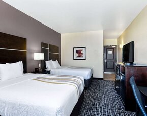 La Quinta Inn & Suites by Wyndham Denver Gateway Park