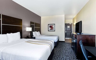 La Quinta Inn & Suites by Wyndham Denver Gateway Park
