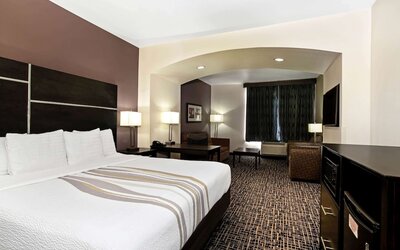 La Quinta Inn & Suites by Wyndham Denver Gateway Park
