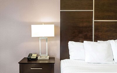 La Quinta Inn & Suites by Wyndham Denver Gateway Park