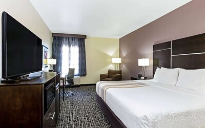 La Quinta Inn & Suites by Wyndham Denver Gateway Park