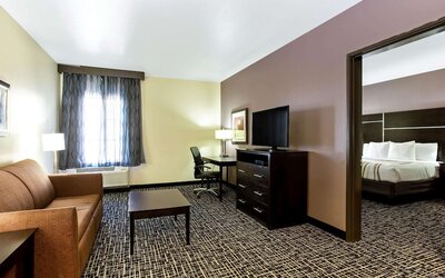 La Quinta Inn & Suites by Wyndham Denver Gateway Park