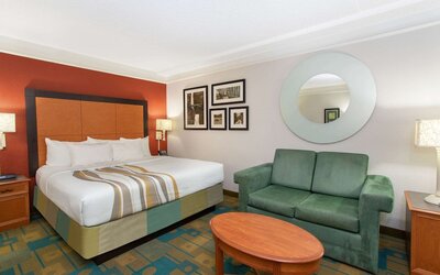 La Quinta Inn & Suites by Wyndham Denver Southwest Lakewood
