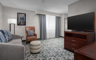 Room, 1 King Bed with Sofa bed, Corner (Peloton)