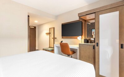 Cambria Hotel Denver Downtown RiNo