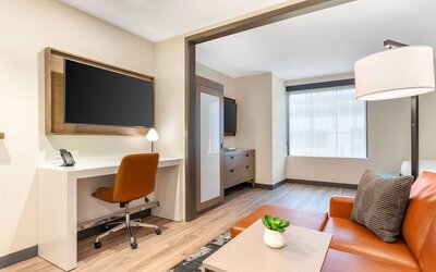 Cambria Hotel Denver Downtown RiNo