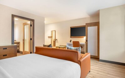 Cambria Hotel Denver Downtown RiNo