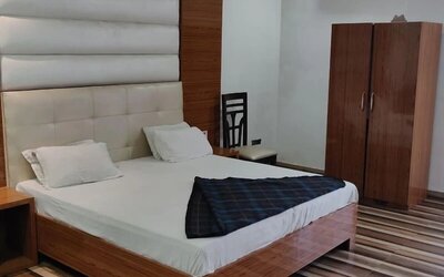 Hotel Mandakini Royale