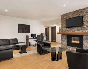 Days Inn by Wyndham Montreal East