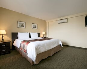Days Inn by Wyndham Montreal East