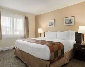 Days Inn by Wyndham Montreal East