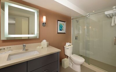 Warwick Denver