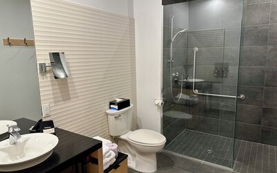 Hotel Le Dauphin Montreal Centre Ville