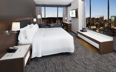 Holiday Inn Hotel & Suites Montreal Centre-ville Ouest by IHG