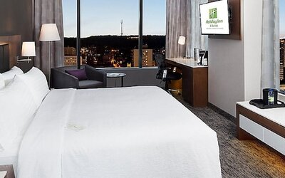 Holiday Inn Hotel & Suites Montreal Centre-ville Ouest by IHG