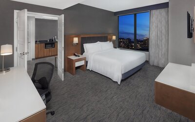 Holiday Inn Hotel & Suites Montreal Centre-ville Ouest by IHG