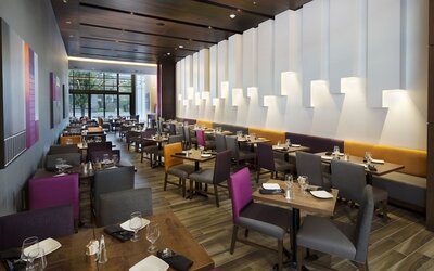 Holiday Inn Hotel & Suites Montreal Centre-ville Ouest by IHG